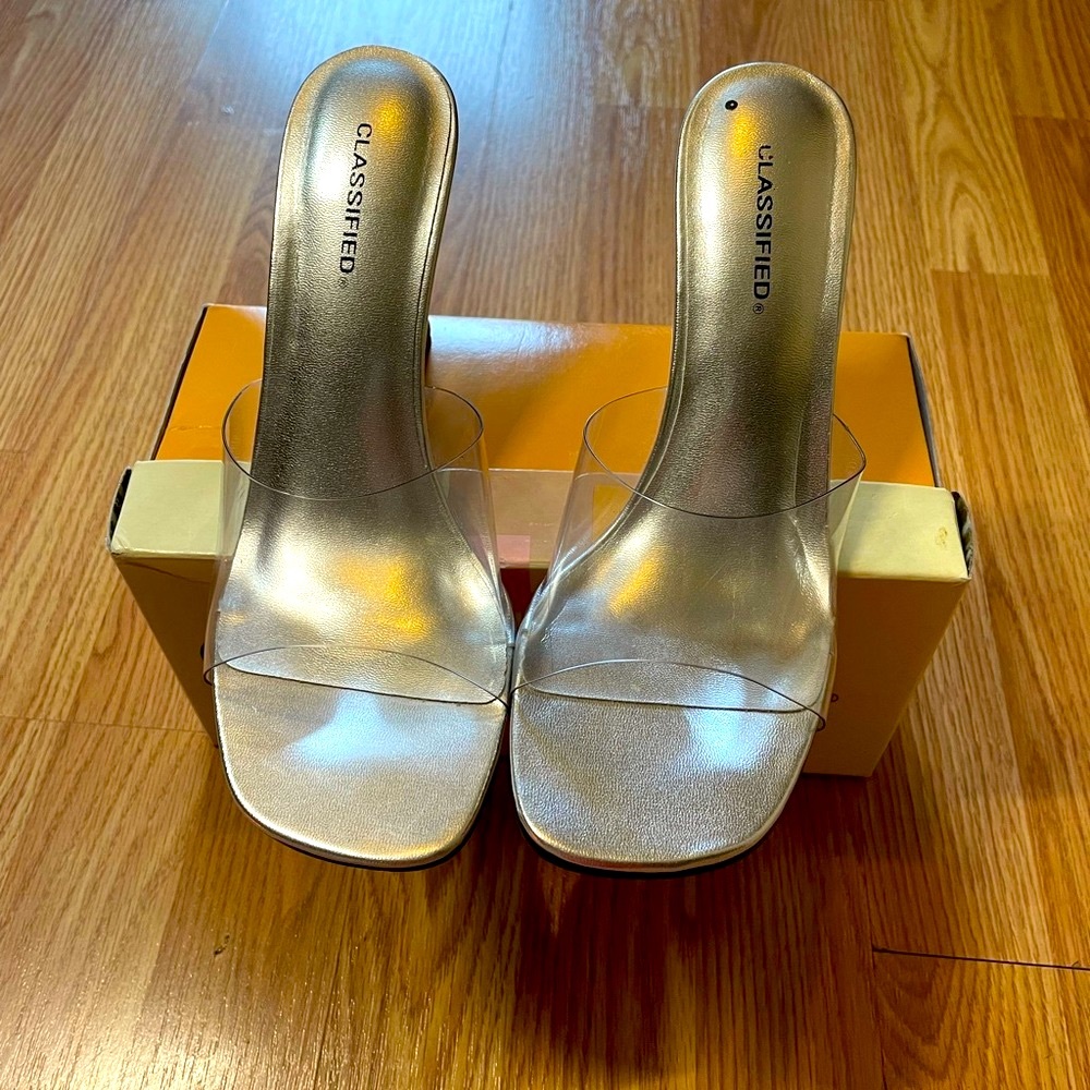 Classified see-thru lucite clear 7.5 M heels like new in box